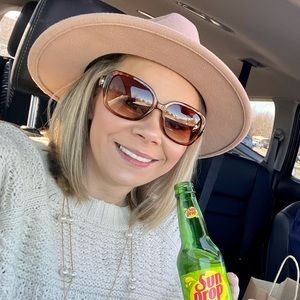 Meet your Posher, Misty